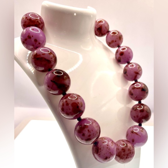 Vintage Lilac Speckled Lucite Beaded Necklace Mid Century Chunky Retro Statement - Picture 2 of 9